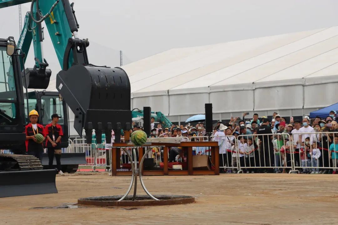 精品出击、互动一直！云顶国际yd888智能F系列挖掘机闪灼长沙展