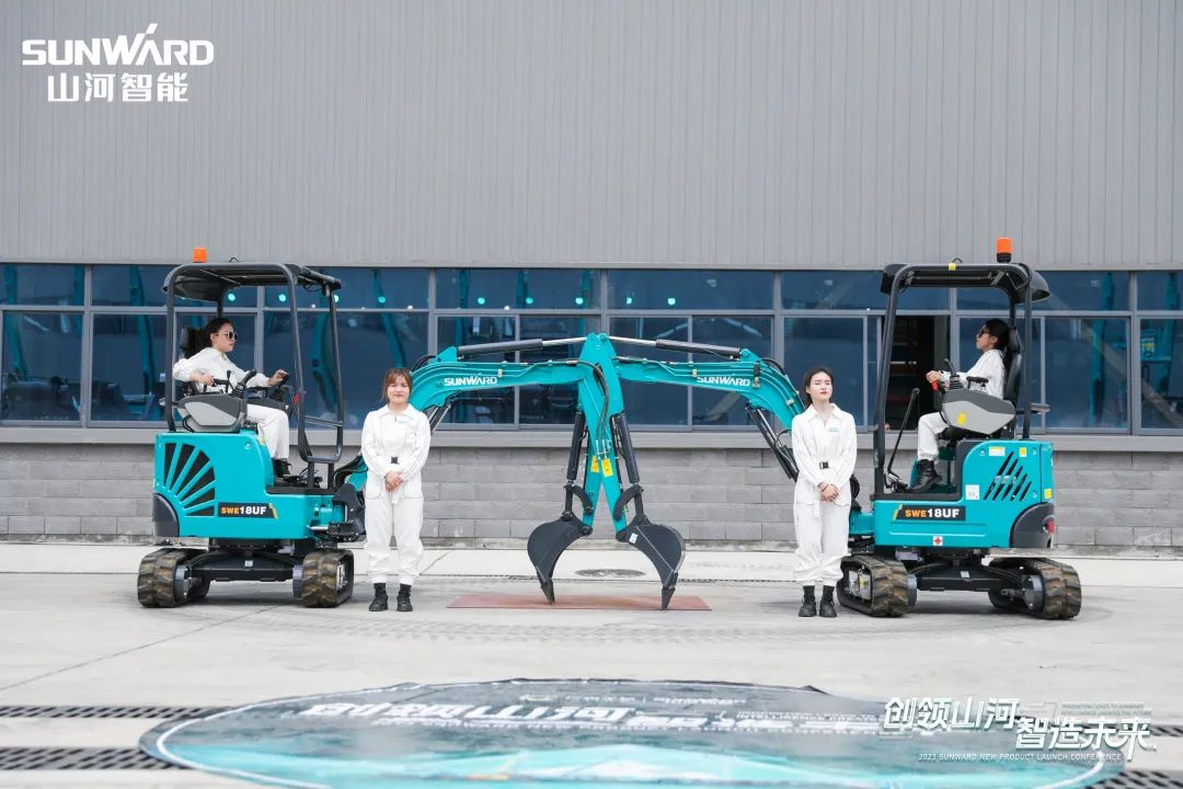 精品出击、互动一直！云顶国际yd888智能F系列挖掘机闪灼长沙展