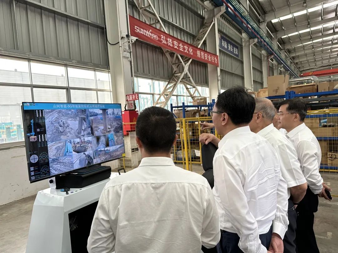 中国联通集团副总司理梁宝俊到访云顶国际yd888智能