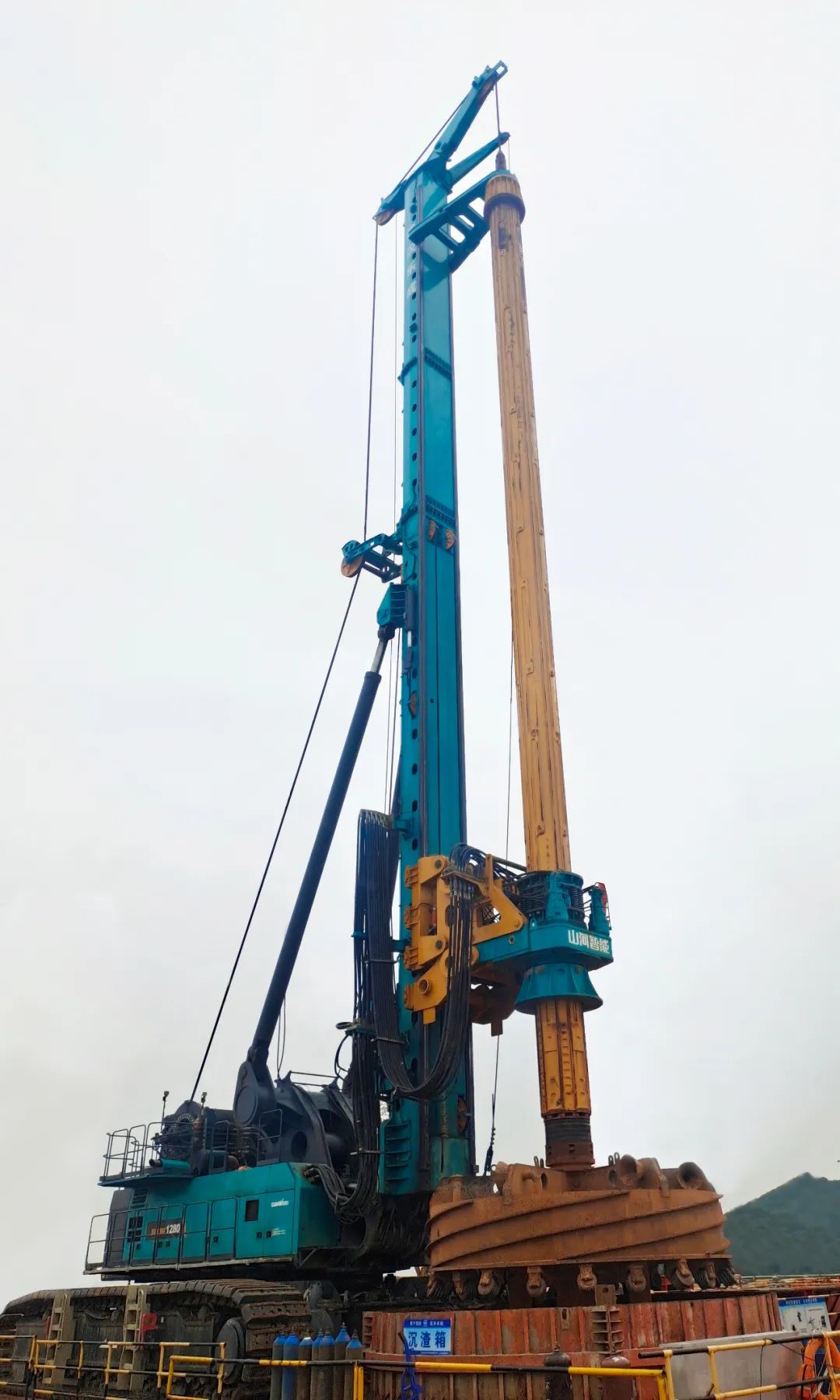 新战绩+1！云顶国际yd888智能超等旋挖钻机创6.3米直径钻孔新纪录