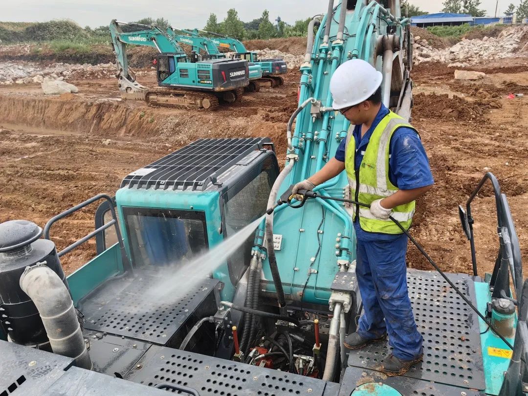 品质云顶国际yd888，，，，专心折务！云顶国际yd888智能挖掘机2023年效劳万里行正式出征