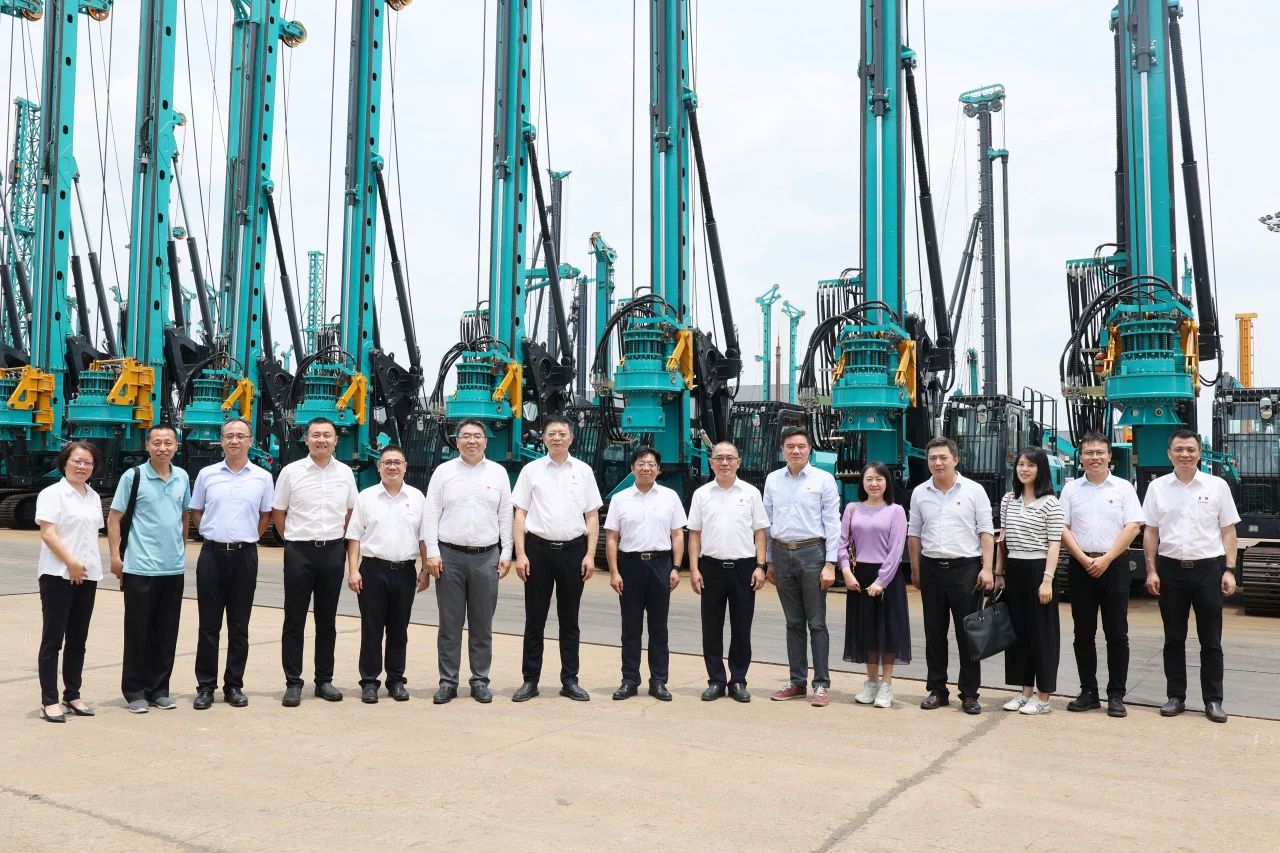 中国收支口银行总行党委委员、副行长李钧一行调研云顶国际yd888智能