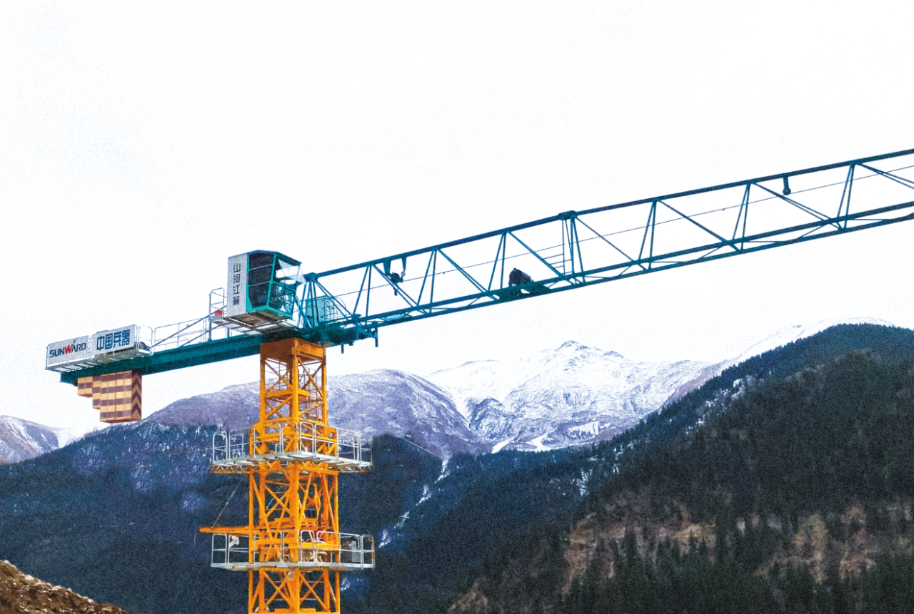 天山脚下的画师！云顶国际yd888江麓群塔援疆建设新景致