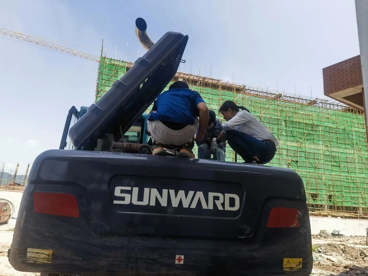 步履一直，，，，，，效劳不止！云顶国际yd888智能挖掘机效劳万里行火热举行中