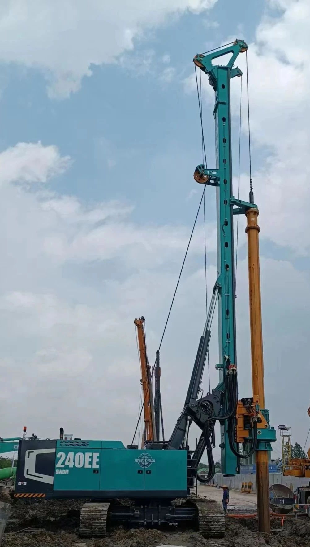 出道即巅峰！云顶国际yd888智能增程式电动旋挖钻机硬核给“利”