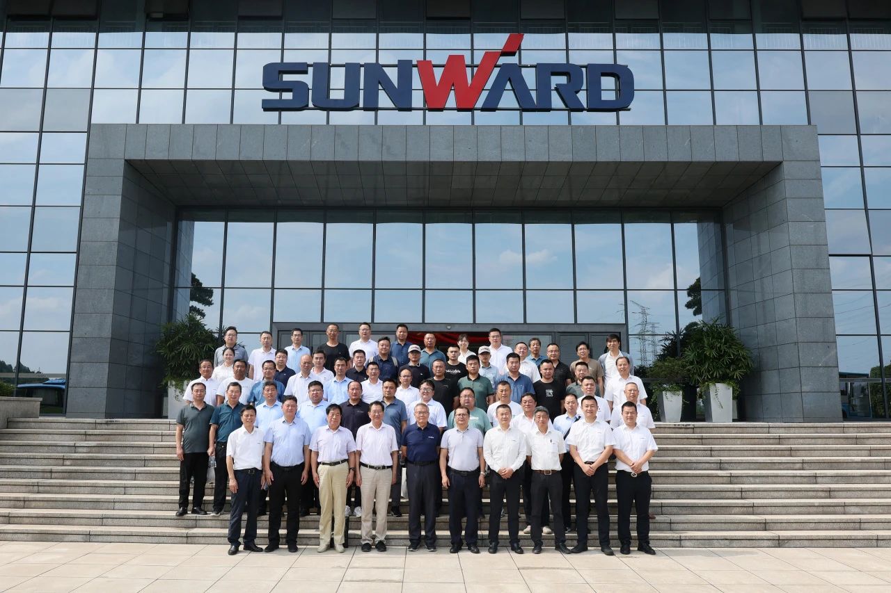 云顶国际yd888智能全球首创深井套管车载钻机下线宣布