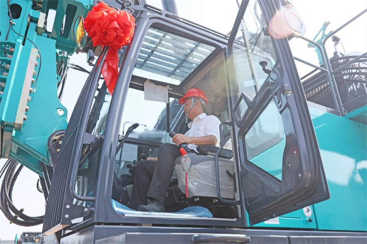 云顶国际yd888智能桩工机械再添强将！SWDM800H旋挖钻机顺遂下线