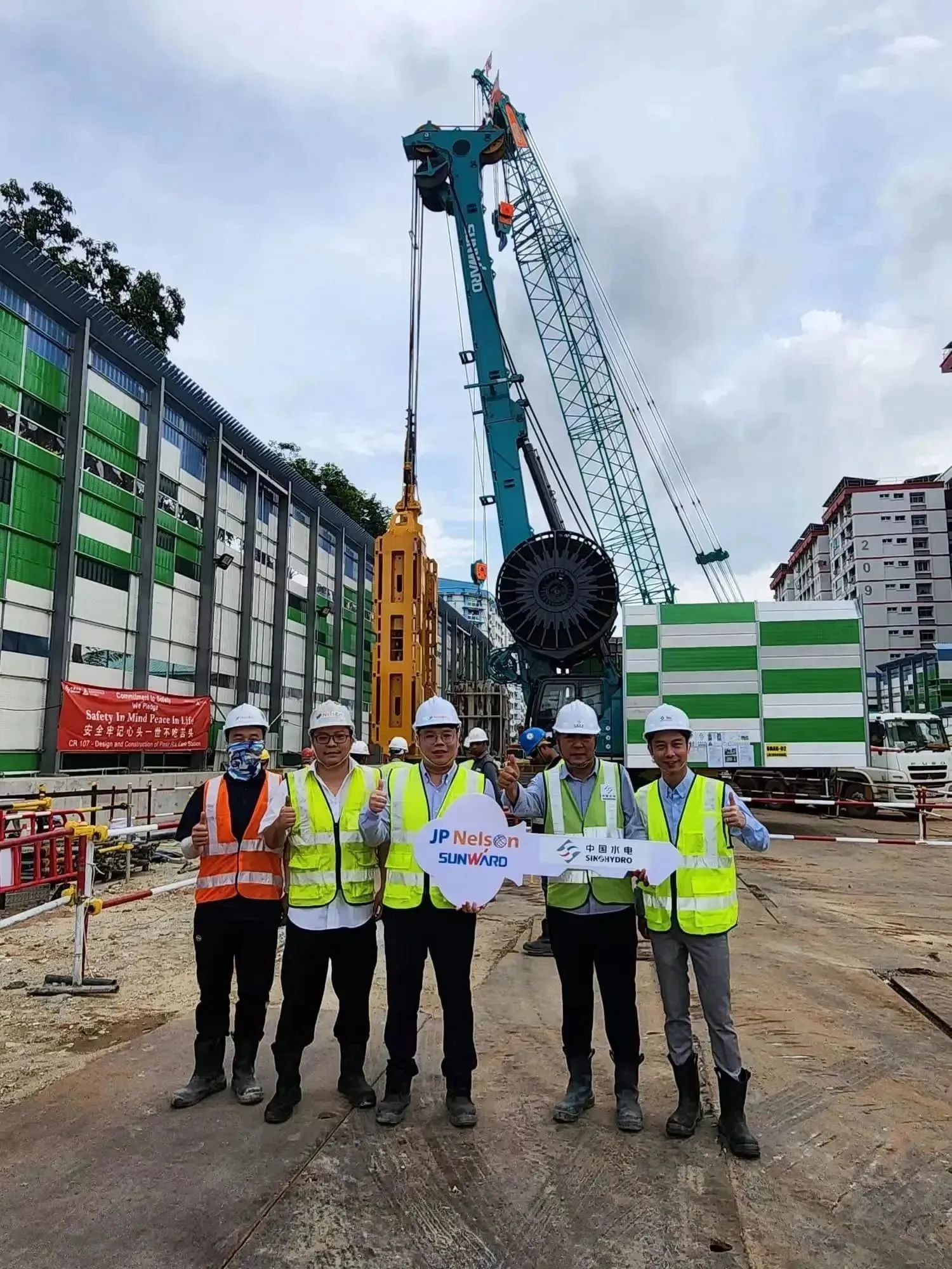 助力海内国际重大工程！云顶国际yd888智能液压抓斗实力“出圈”