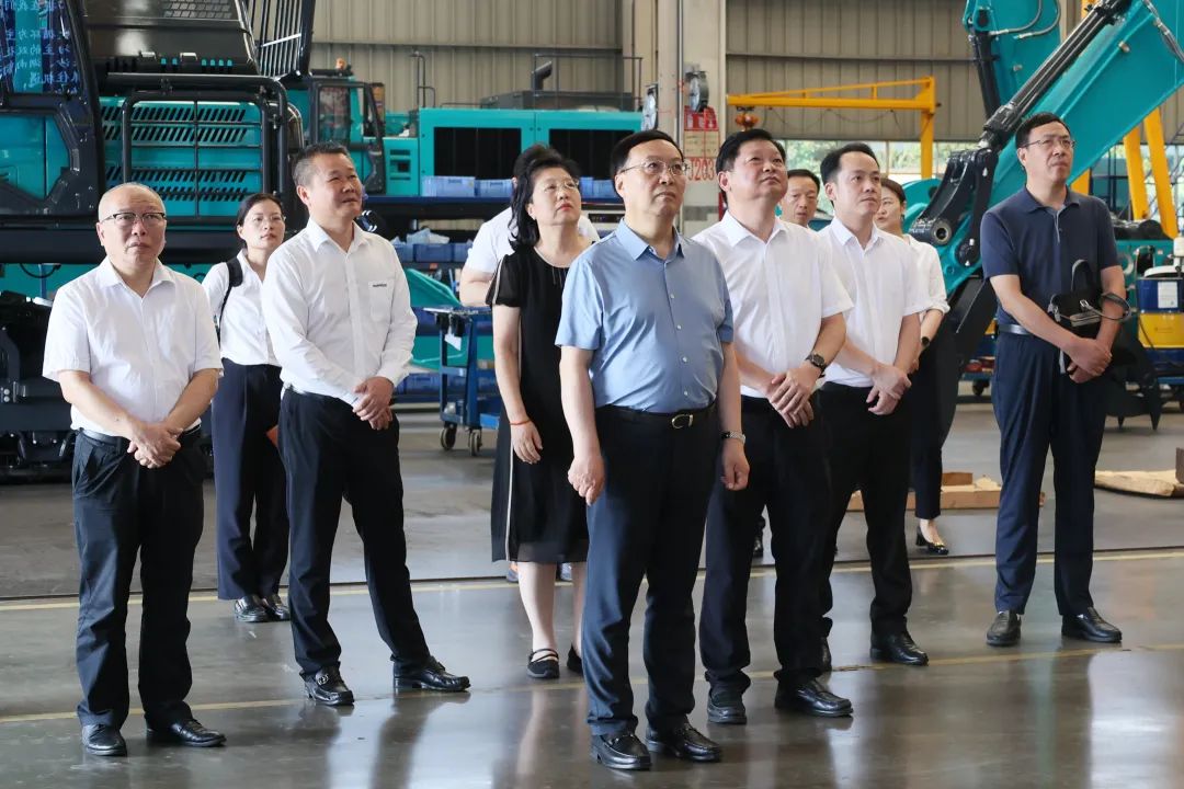 中宣部社科领域专家学者到云顶国际yd888智能调研高质量生长