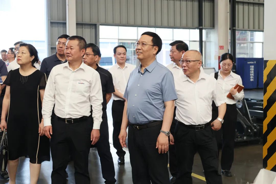 中宣部社科领域专家学者到云顶国际yd888智能调研高质量生长