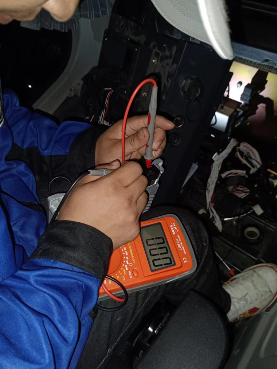 一线“热”闻 | 专业售后，，，，，，专心折务！云顶国际yd888智能挖掘机效劳万里行一直在路上