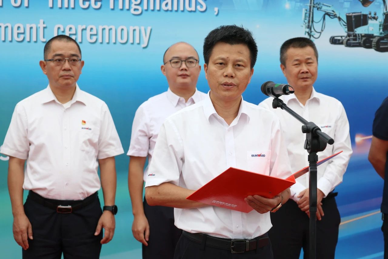 一连进军国际市。。。。。≡贫ス蕐d888智能近百台装备集中发货