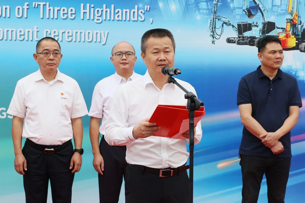 一连进军国际市。。。。。≡贫ス蕐d888智能近百台装备集中发货