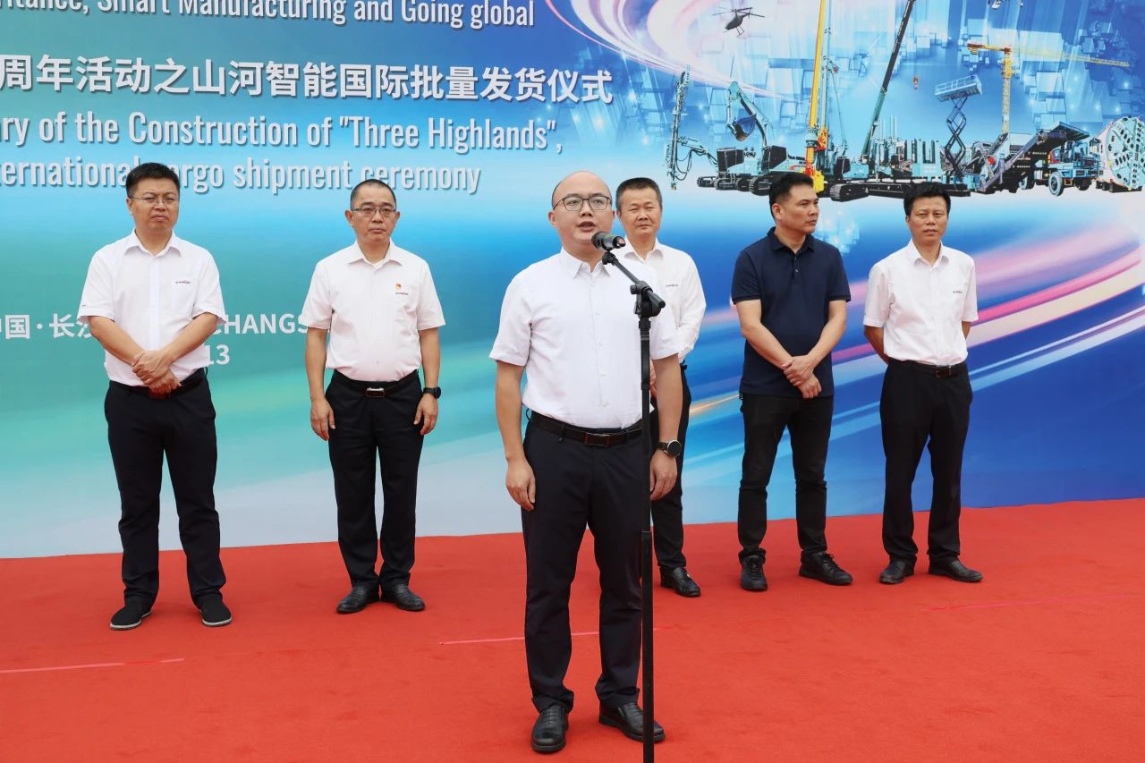 一连进军国际市。。。。。≡贫ス蕐d888智能近百台装备集中发货