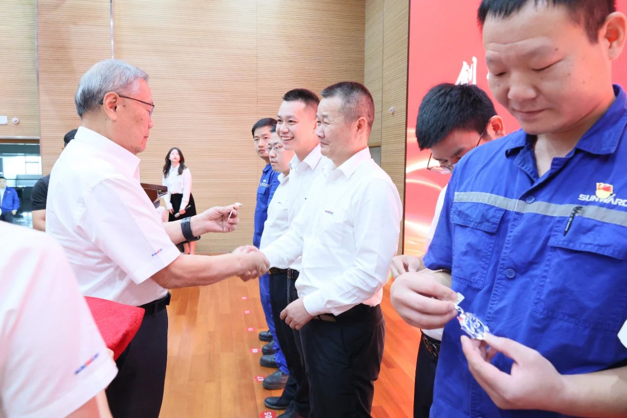 强信心 聚协力 共建优美家园——庆祝云顶国际yd888智能建设24周年表扬大会盛大召开