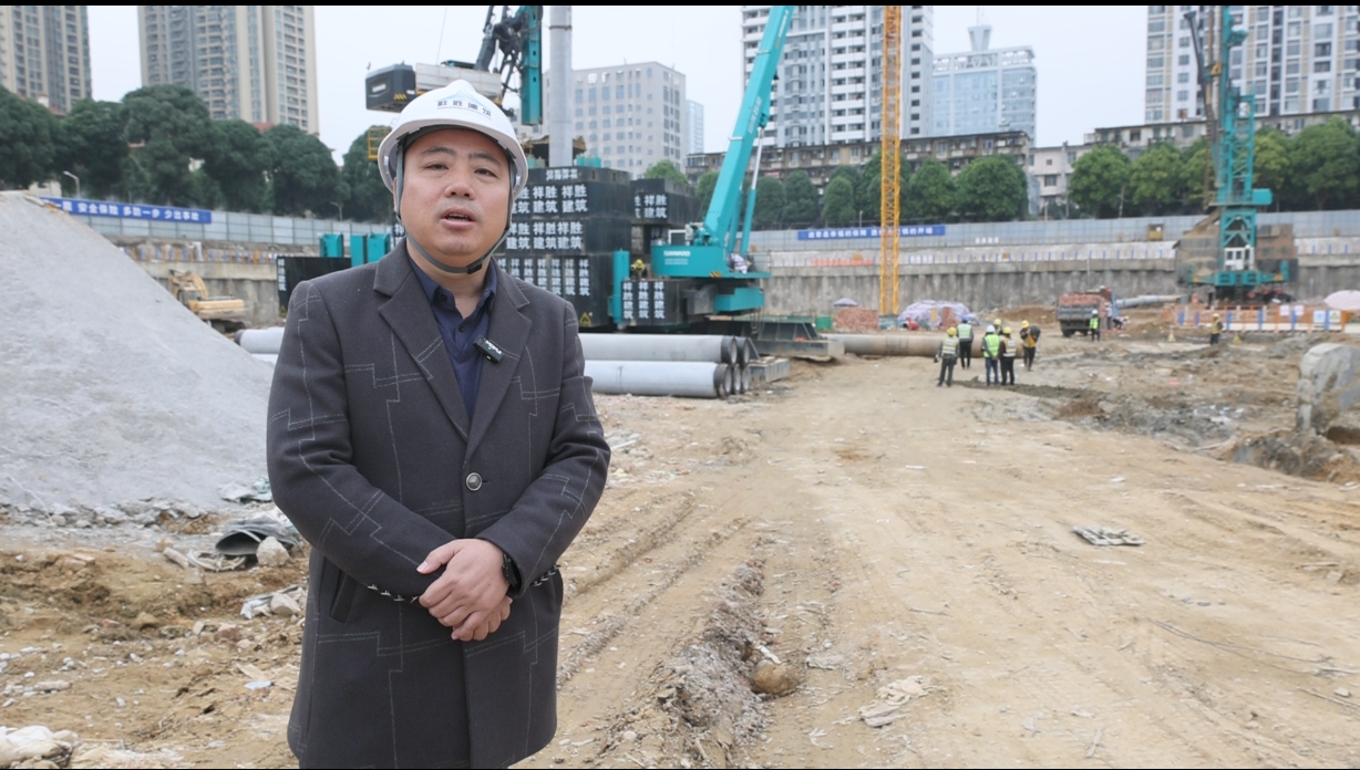 “绿巨人”显神威！云顶国际yd888智能引孔式静力压桩机助建“绿城”南宁民生项目