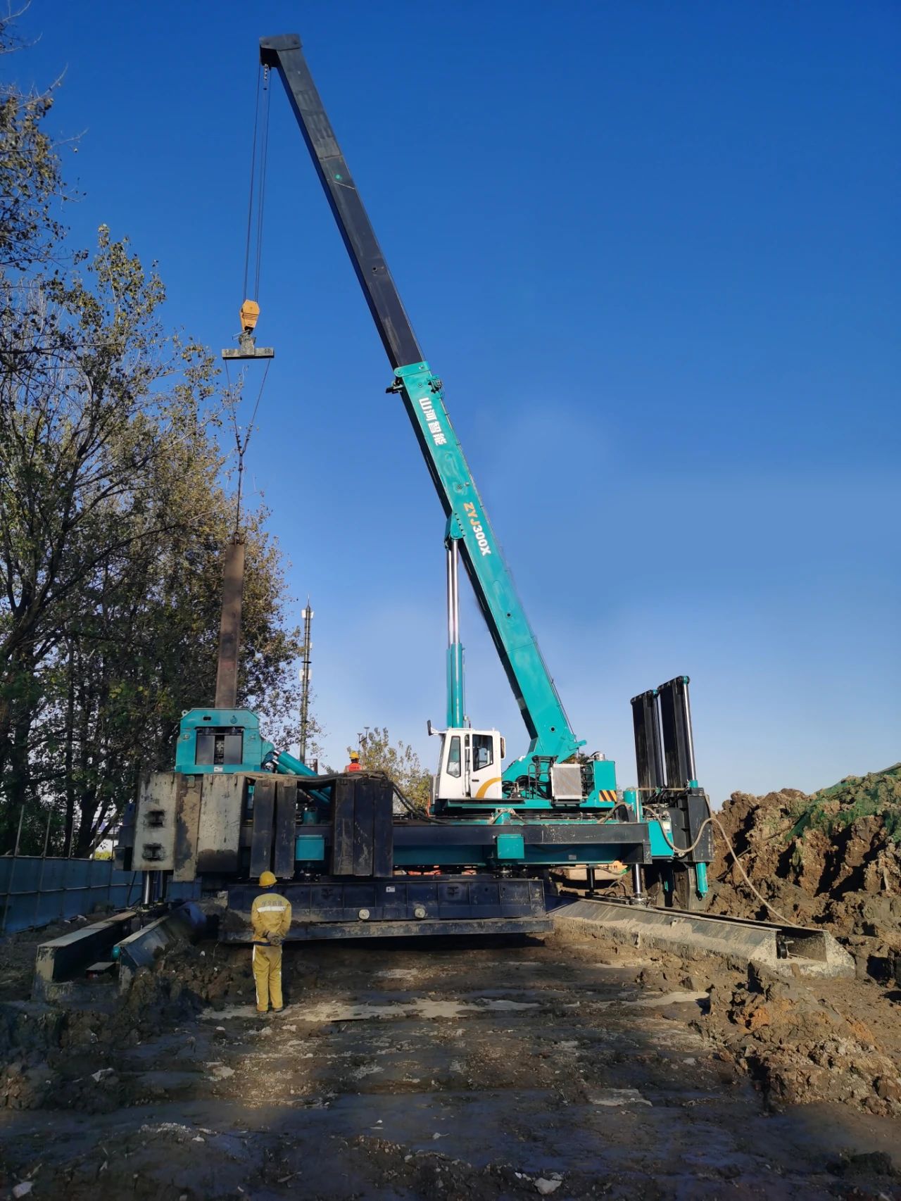 “云顶国际yd888绿”闪灼西子湖畔！云顶国际yd888智能ZYJ300X斜桩压桩机强势来袭