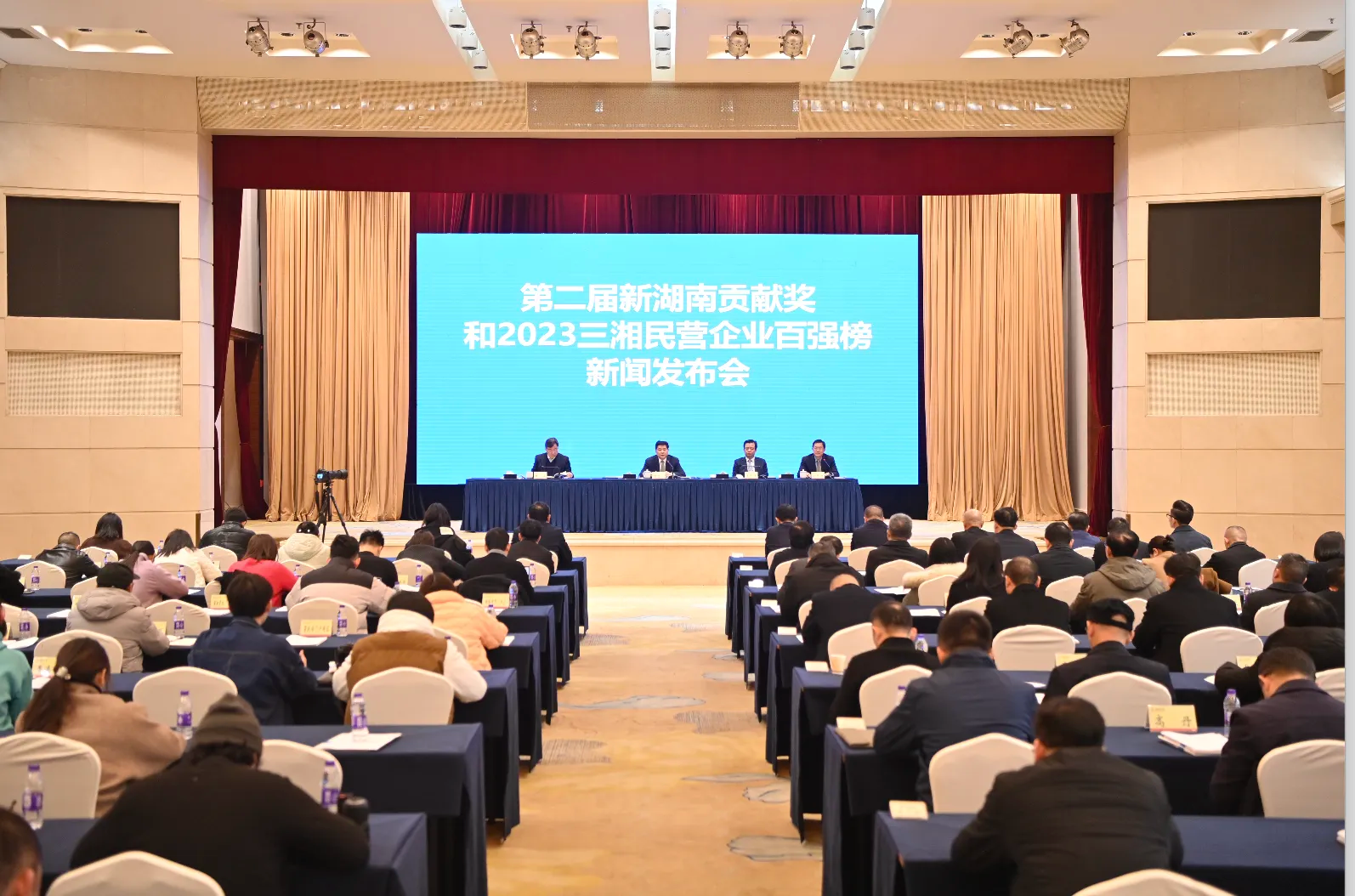 云顶国际yd888智能总司理夏志宏荣获“第二届新湖南孝顺奖先进小我私家”