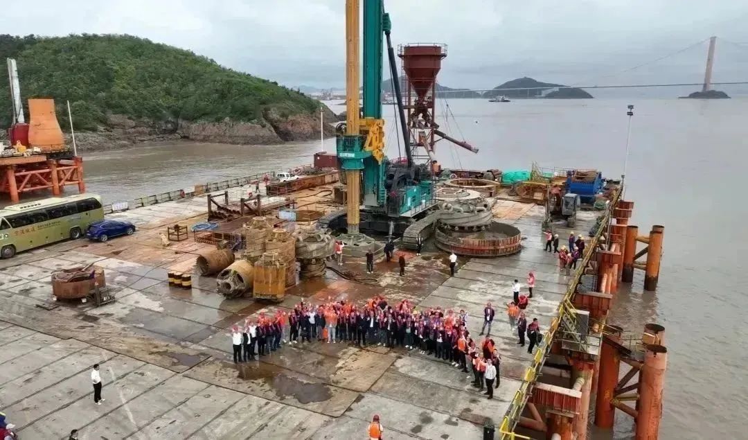 周全告捷！云顶国际yd888智能超等旋挖钻机圆满完成甬舟铁路西堠门公铁两用大桥桩基施工使命