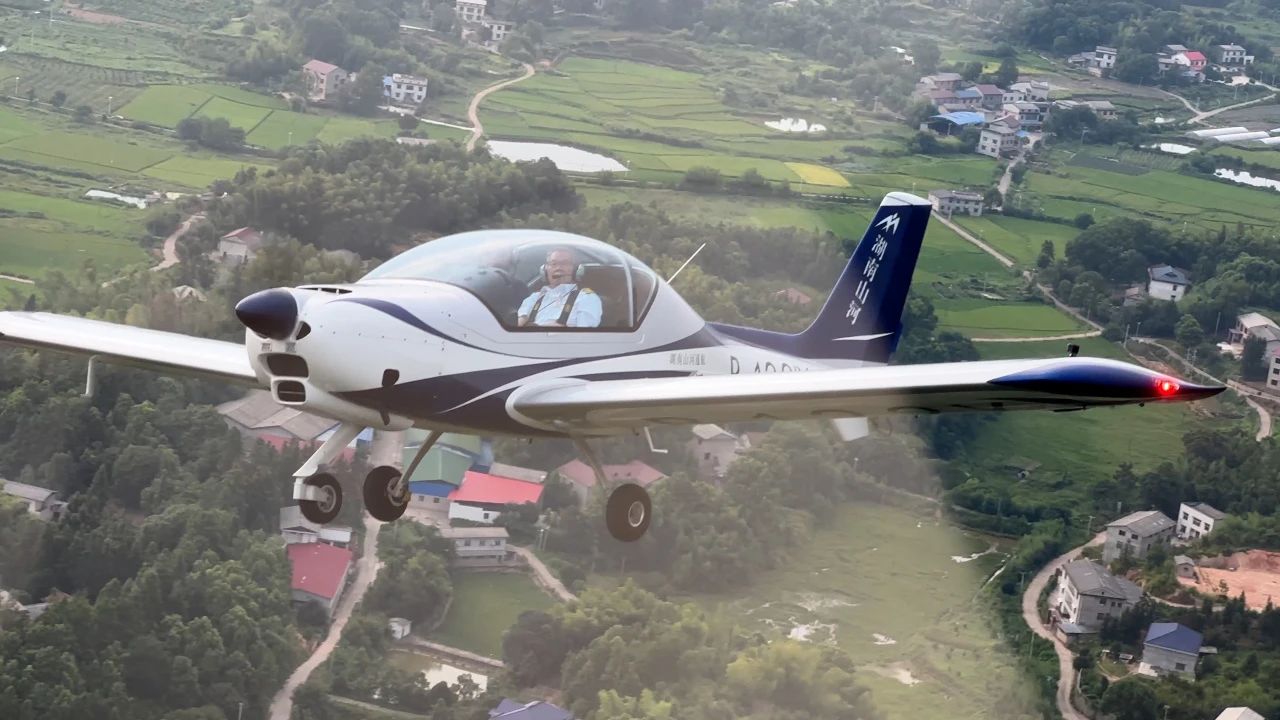 二十载磨砺，，，，，，“阿若拉”飞机累计航行时间突破11万小时！