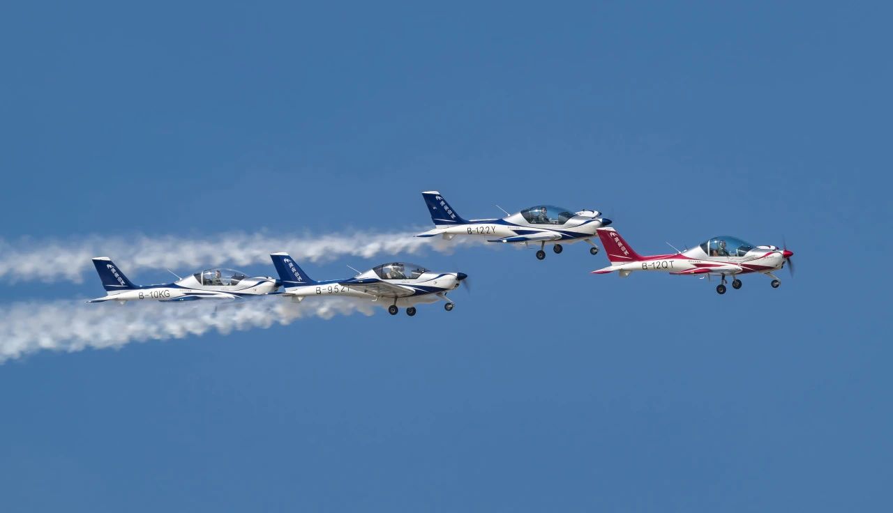 二十载磨砺，，，，，，“阿若拉”飞机累计航行时间突破11万小时！