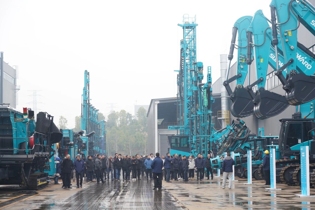 启新程，，，，，向未来！云顶国际yd888矿岩揭牌庆典暨新春发货仪式圆满举行