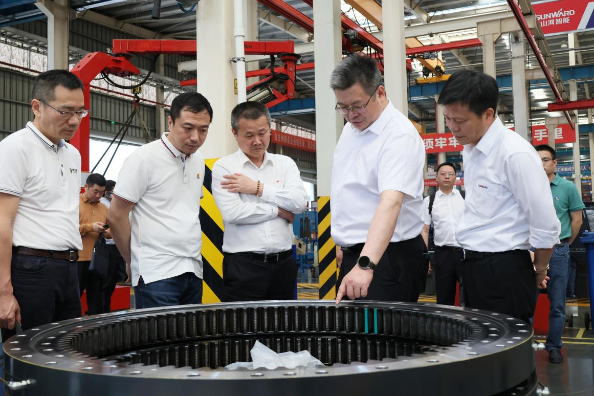 湖南钢铁集团党委书记、董事长李建宇到云顶国际yd888智能调研交流