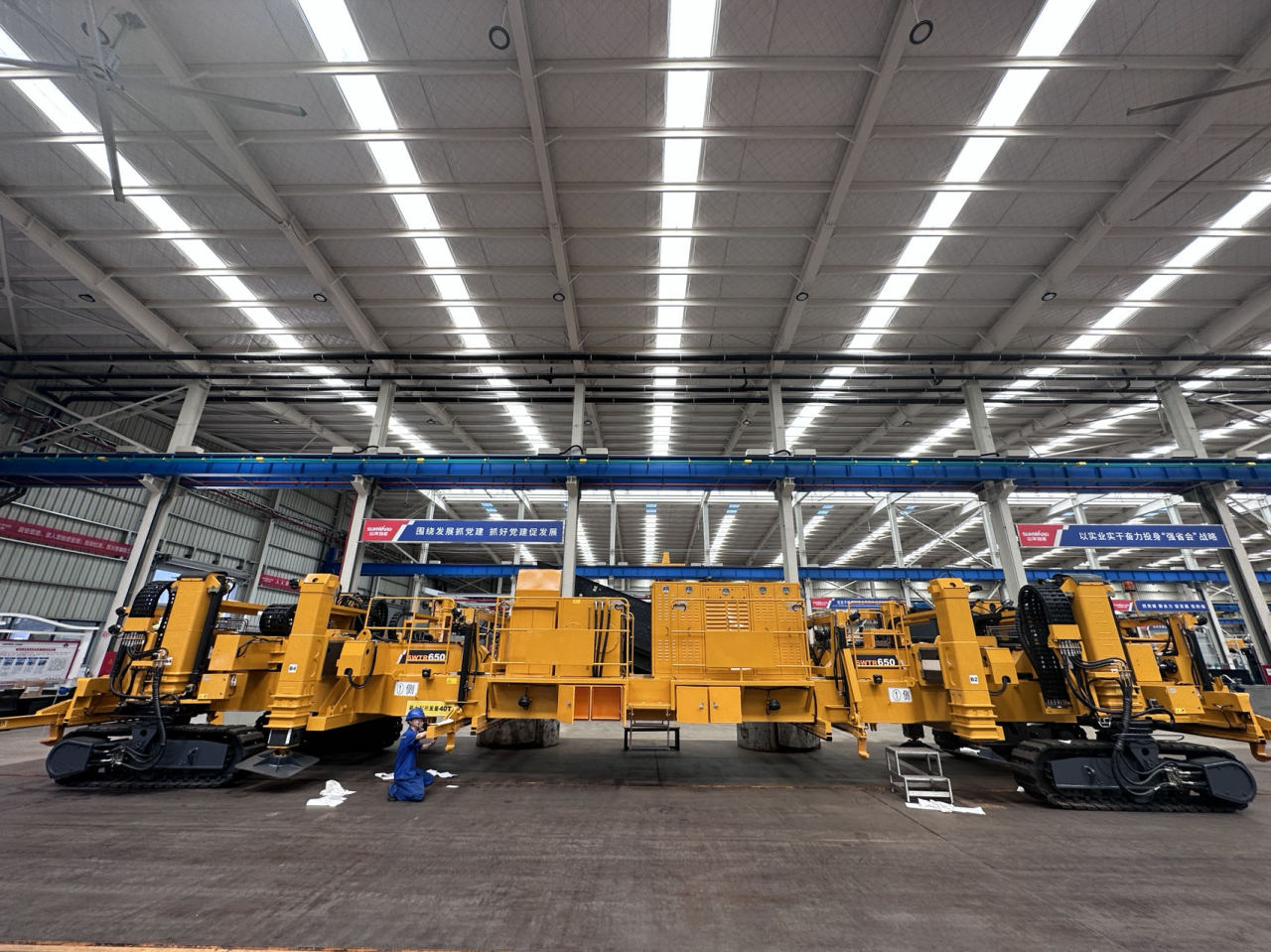 CPH-30J道岔铺换机组全球宣布！云顶国际yd888智能与宝鸡中车时代共绘铁路装备新篇章！