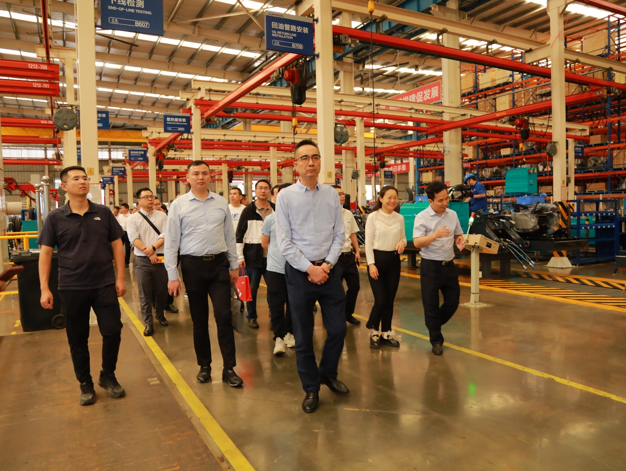 湘潭市工信局带队莅临云顶国际yd888智能开展智能制造现场观摩交流活动