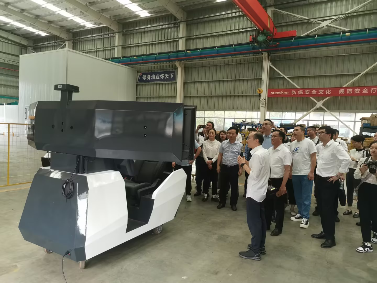 湘潭市工信局带队莅临云顶国际yd888智能开展智能制造现场观摩交流活动