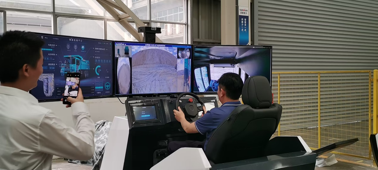 湘潭市工信局带队莅临云顶国际yd888智能开展智能制造现场观摩交流活动