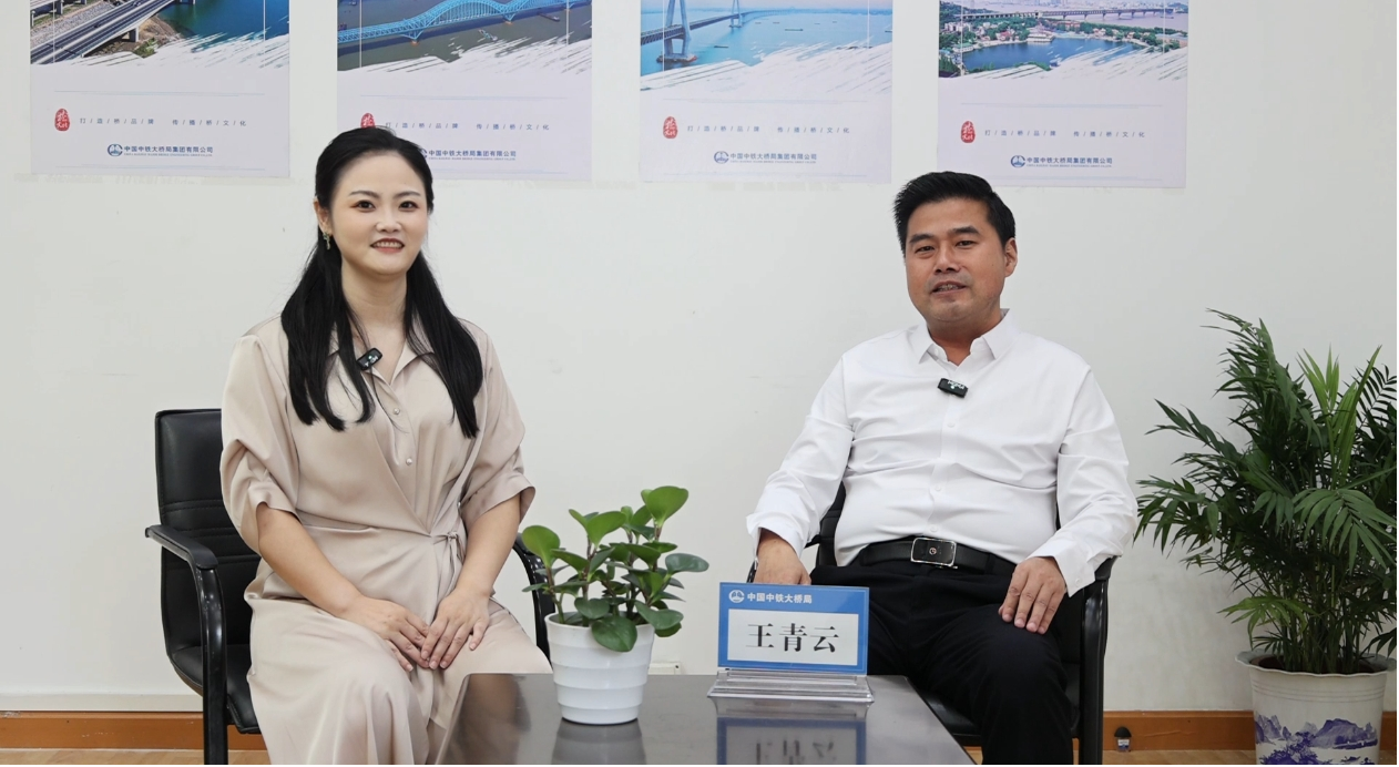 先导式立异，，，再推电动新品！云顶国际yd888智能SWDM520EE增程式旋挖钻机推介会乐成举行