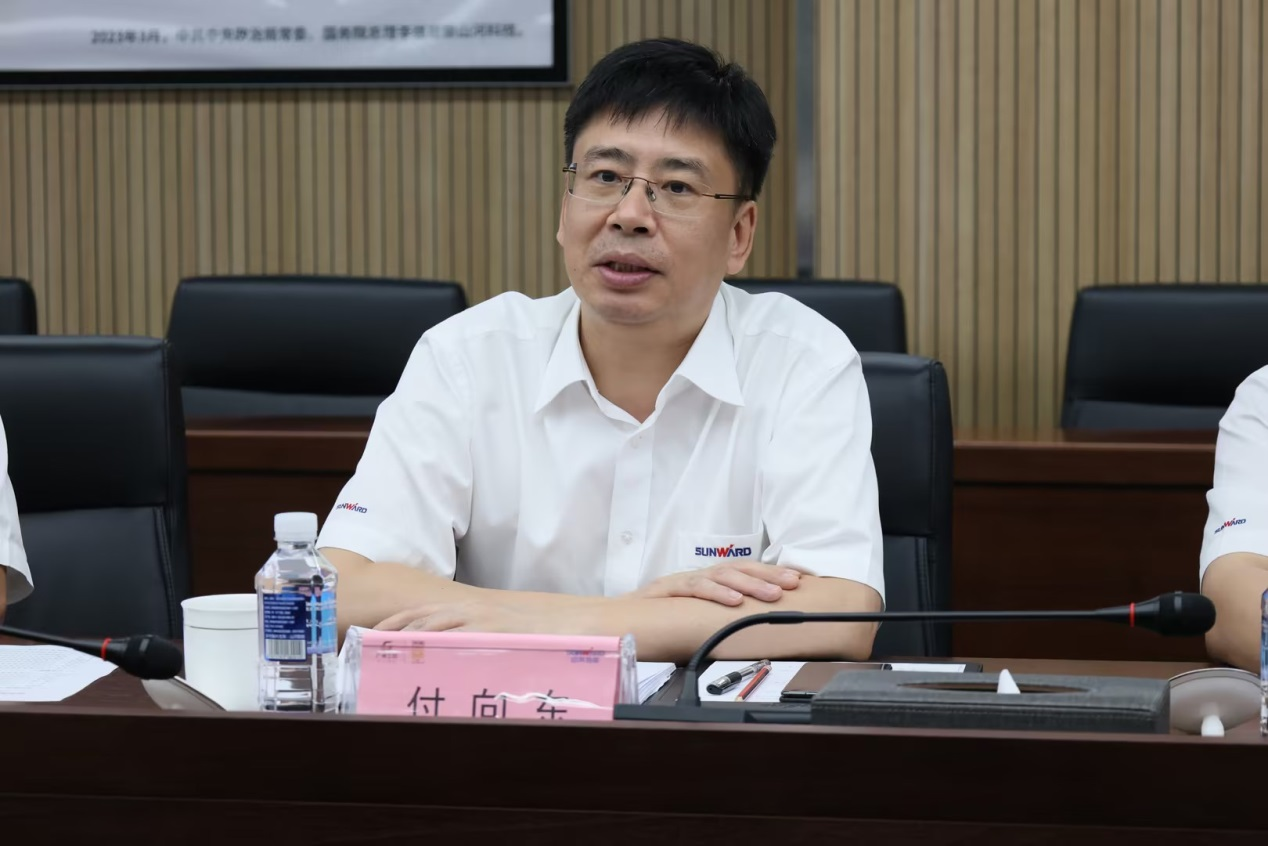 深化交流相助！广州港李明忠副总司理率队莅临云顶国际yd888智能考察交流！