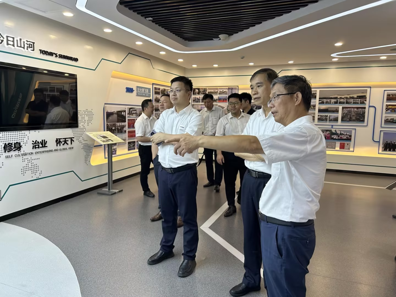 深化交流相助！广州港李明忠副总司理率队莅临云顶国际yd888智能考察交流！