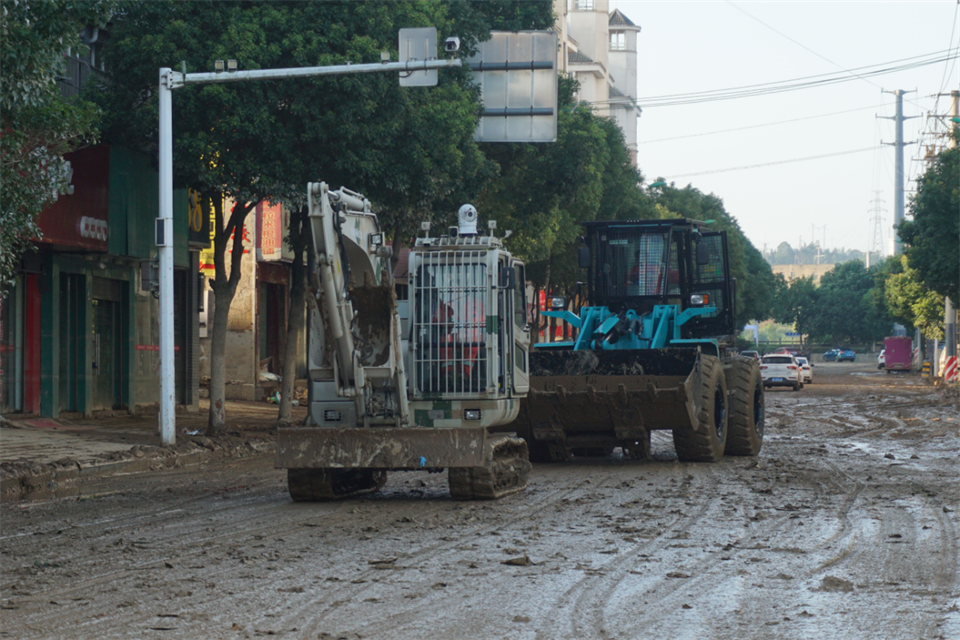 驰援湖南平江抗洪抢险，，，，，共克时艰显继续