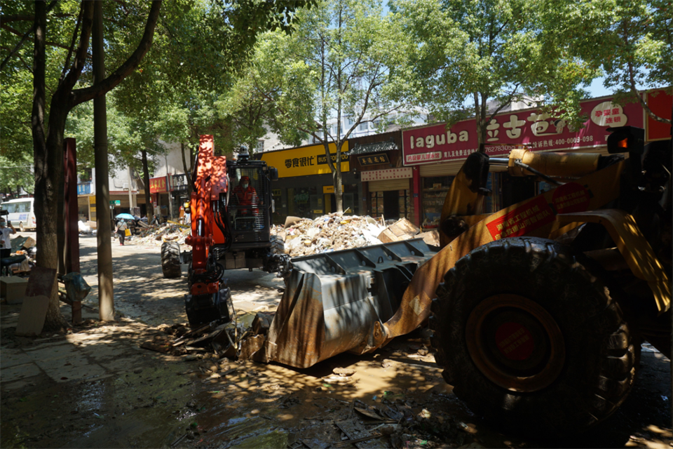 驰援湖南平江抗洪抢险，，，，，共克时艰显继续