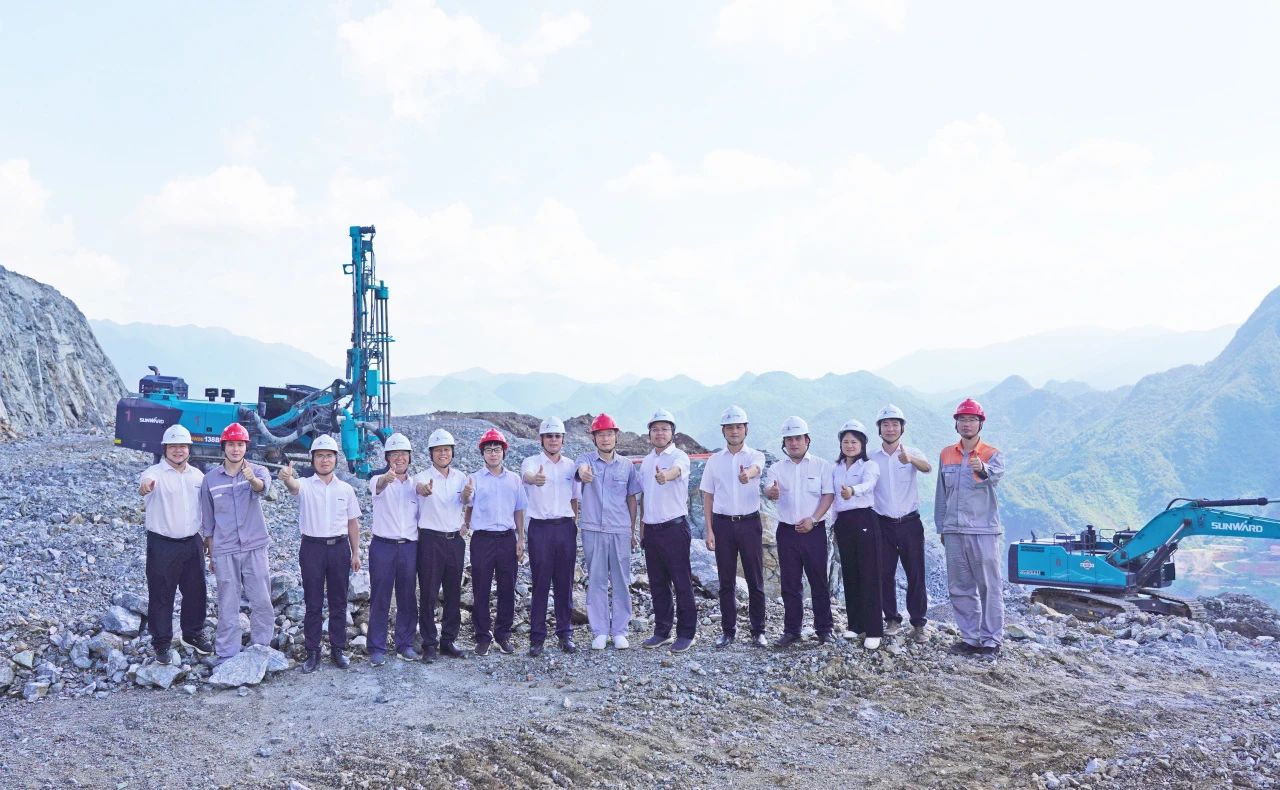 相助共赢，，，，，，，智胜未来！云顶国际yd888智能造访湖南柿竹园有色金属有限责任公司