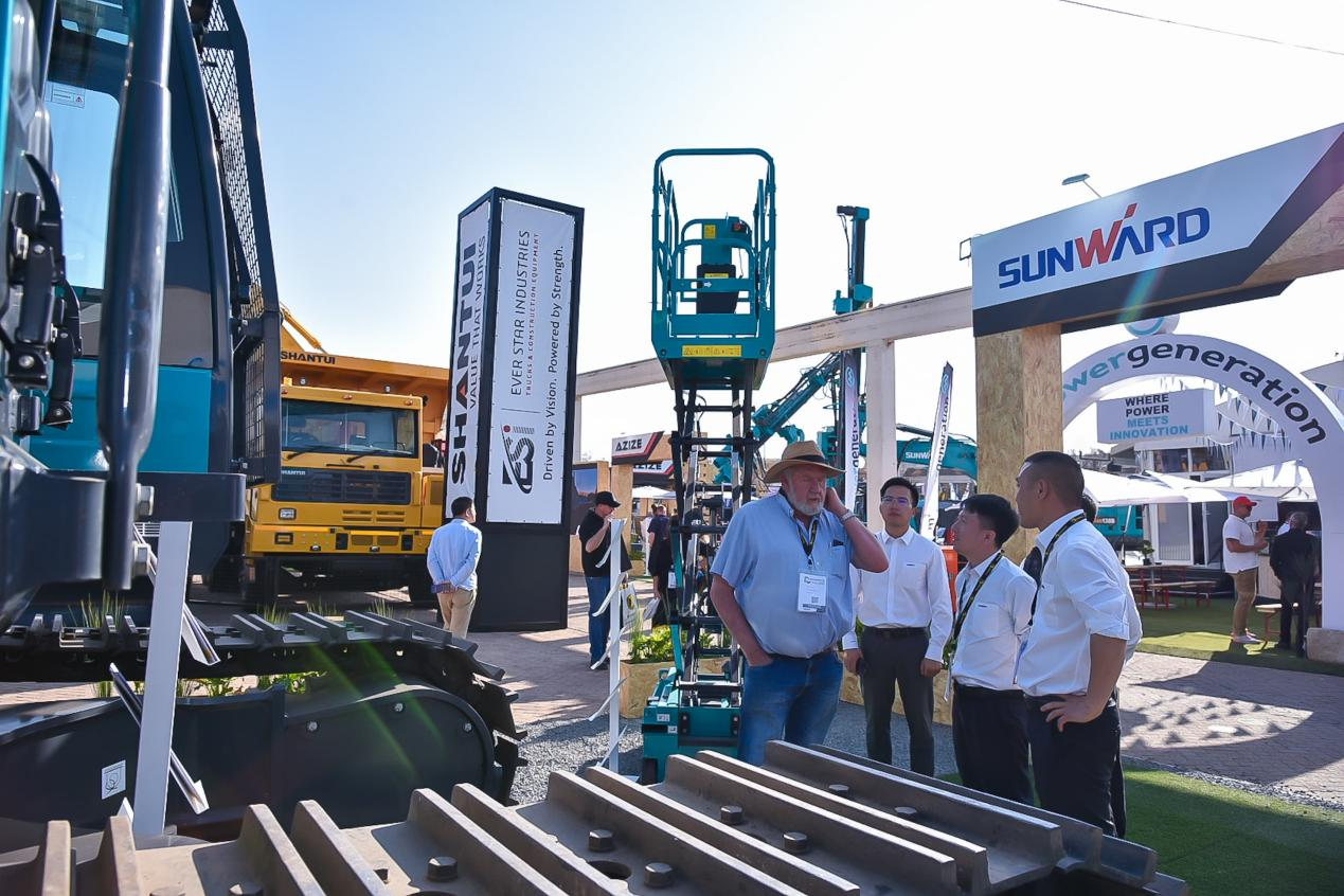 跨越山海，，，，，，重器远航！云顶国际yd888智能亮相南非最大矿业展会