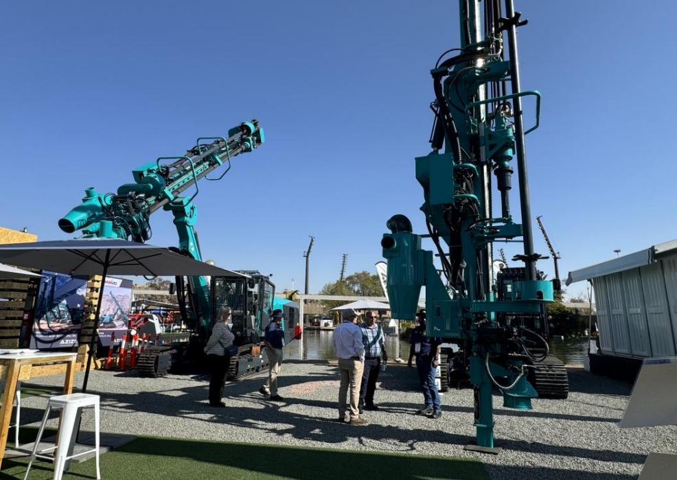 跨越山海，，，，，，重器远航！云顶国际yd888智能亮相南非最大矿业展会