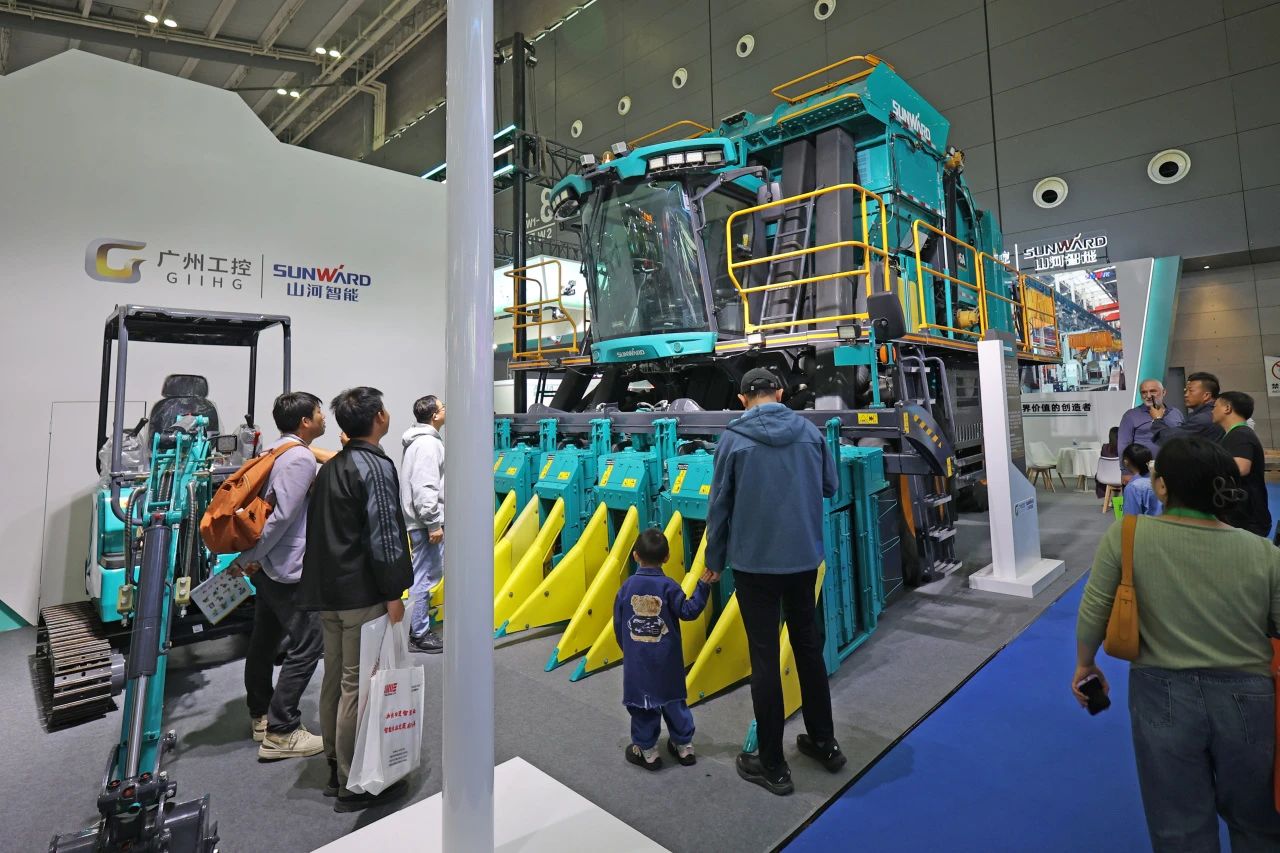 聚焦智能化、无人化！云顶国际yd888智能携多款产品亮相2024中国国际农业机械展