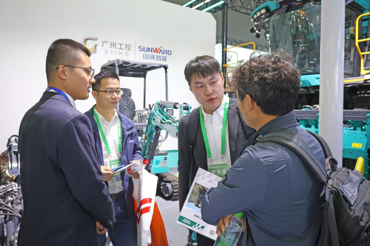 聚焦智能化、无人化！云顶国际yd888智能携多款产品亮相2024中国国际农业机械展
