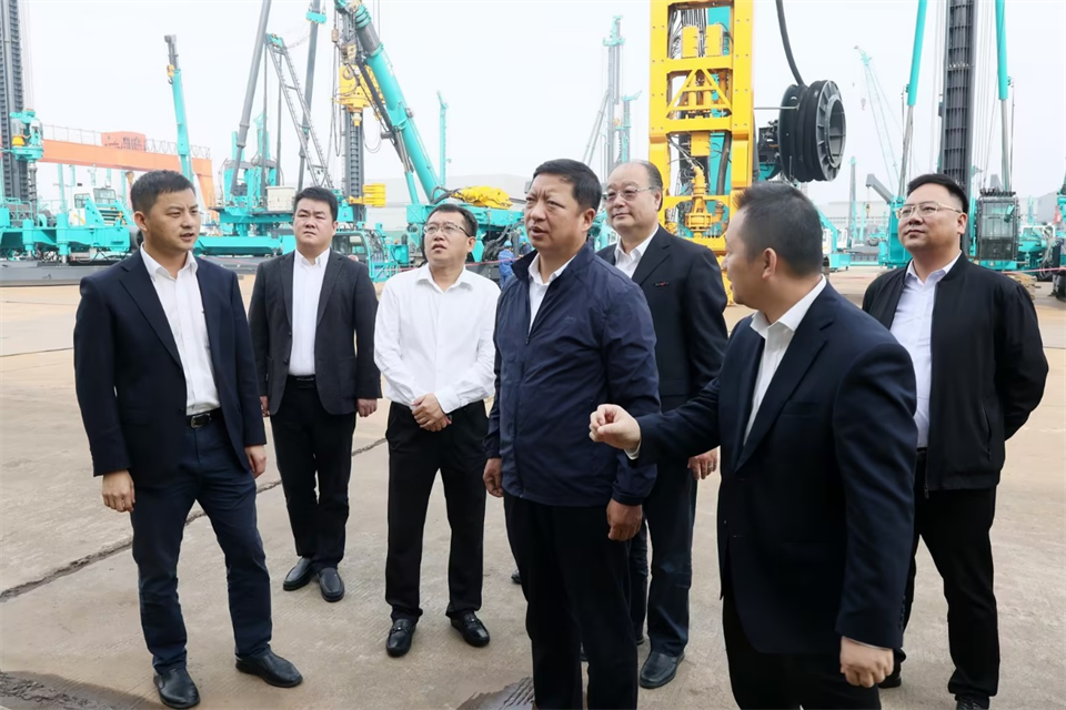 同船出海，，，共赢未来！中铁九局副总司理刘峻峰一行到访云顶国际yd888智能