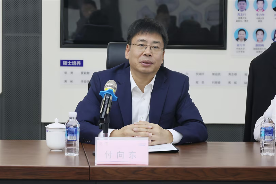 同船出海，，，共赢未来！中铁九局副总司理刘峻峰一行到访云顶国际yd888智能