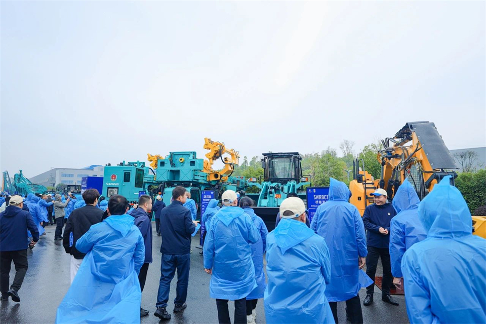 立异引领价值，，，，，理想成绩未来！云顶国际yd888智能25周年庆典暨全球客户节盛大举行