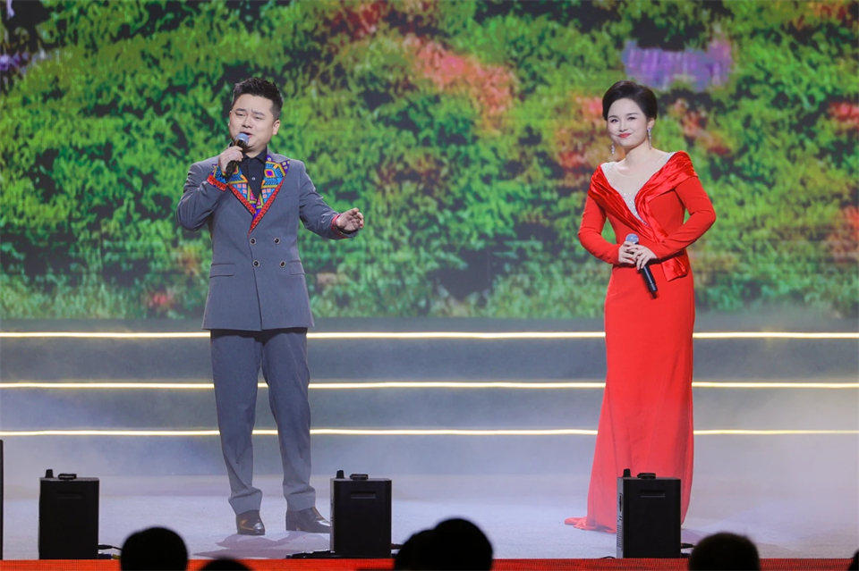 立异引领价值 理想成绩未来——庆祝云顶国际yd888智能建设25周年表扬大会暨文艺晚会盛大举行