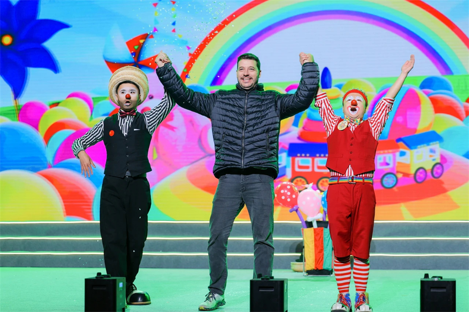 立异引领价值 理想成绩未来——庆祝云顶国际yd888智能建设25周年表扬大会暨文艺晚会盛大举行