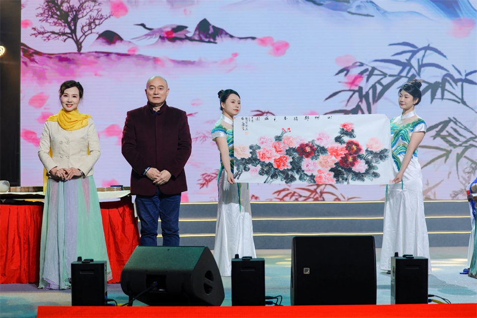 立异引领价值 理想成绩未来——庆祝云顶国际yd888智能建设25周年表扬大会暨文艺晚会盛大举行