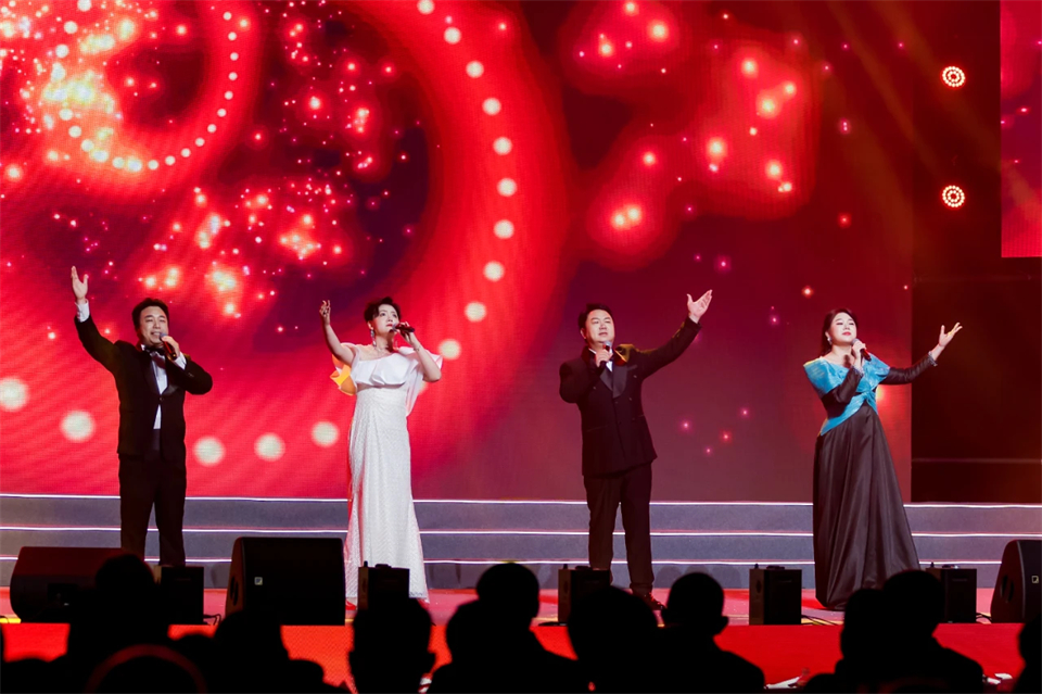 立异引领价值 理想成绩未来——庆祝云顶国际yd888智能建设25周年表扬大会暨文艺晚会盛大举行