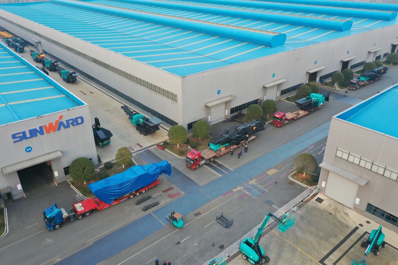 云顶国际yd888普石勒柴电一体移动破碎筛分装备热销外洋