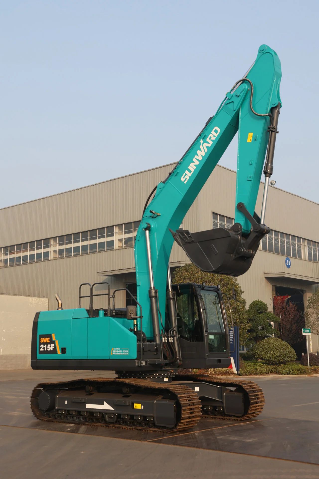 聚焦市场需求，，，，云顶国际yd888智能三款精品工程液压挖掘机乐成下线